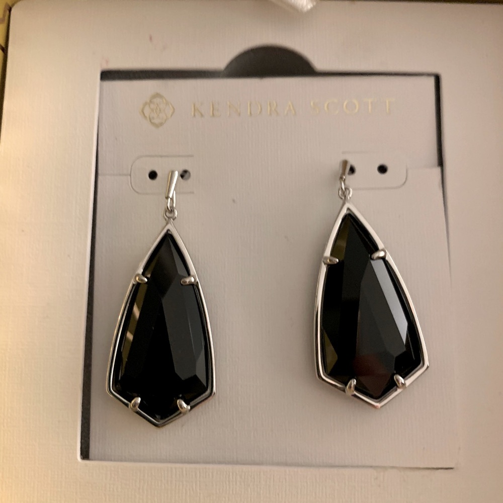 Brand new never worn Kendra Scott